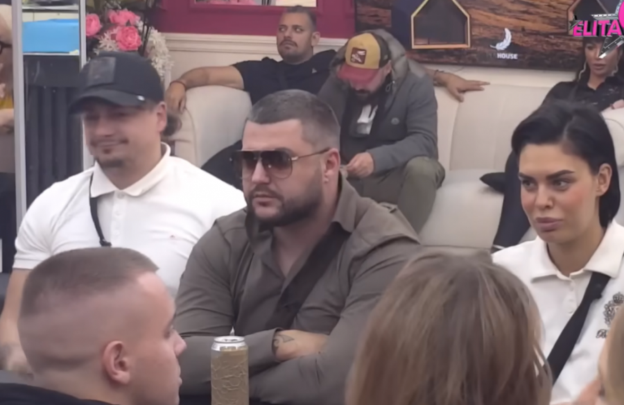 ASMIN DURDŽIĆ "ZAKOPAN" TRI METRA ISPOD ZEMLJE, MAJA GA UNIŠTILA JEDNIM POTEZOM: Šok-bomba uživo na Pinku, ukućani mu se smejali u lice!