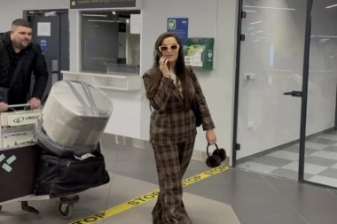 KRAJ SVIH SPEKULACIJA! Tamara Milutinović u jeku navoda o razvodu NAPUSTILA SRBIJU SA ĆERKICOM! (FOTO)