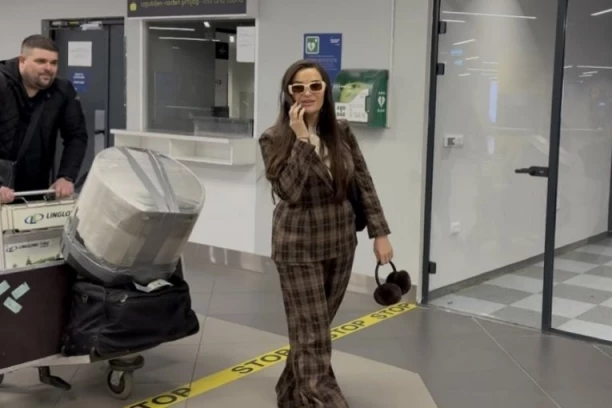 KRAJ SVIH SPEKULACIJA! Tamara Milutinović u jeku navoda o razvodu NAPUSTILA SRBIJU SA ĆERKICOM! (FOTO)