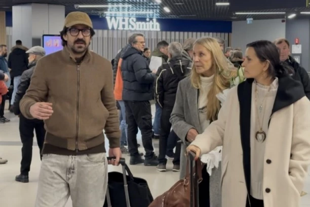 VERICA RAKOČEVIĆ SA 35 GODINA MLAĐIM SUPRUGOM I ĆERKOM! Evo koliko je Elena starija od Veljka!