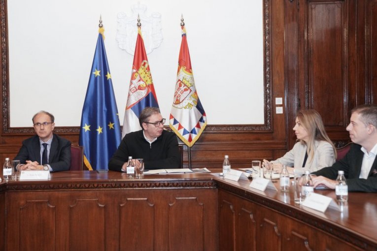 Predsednik Vučić sa članovima energetskog tima!