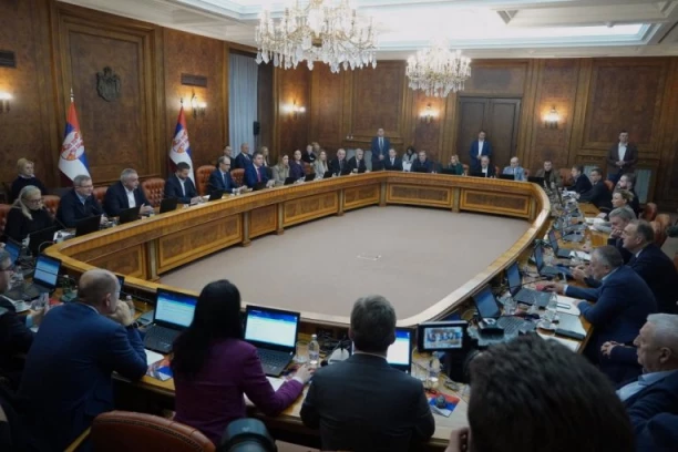 "NEKA BOŽIĆ U VAŠ DOM DONESE BLAGOSTANJE, LJUBAV I SLOGU!" Ministri čestitali praznike svim građanima koji slave po gregorijanskom kalendaru