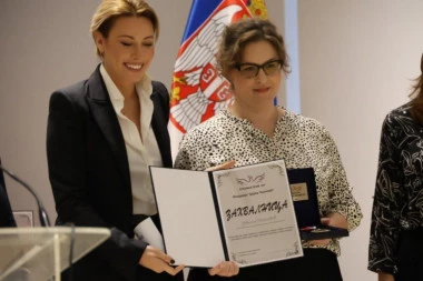 VELIKO PRIZNANJE ZA MAJKE SA TROJE I VIŠE DECE! Dodeljen Orden Svete majke Anastasije u Gračanici! (FOTO, VIDEO)