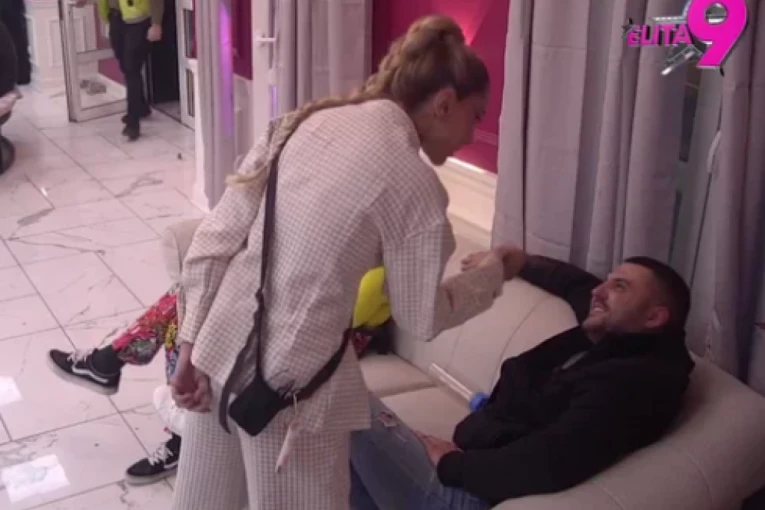 NAGLI PREKID PROGRAMA U "ELITI"! Aneli Ahmić NASRNULA na Asmina, htela da ga SLOMI od batina, Milan napravio HAOS! (FOTO)