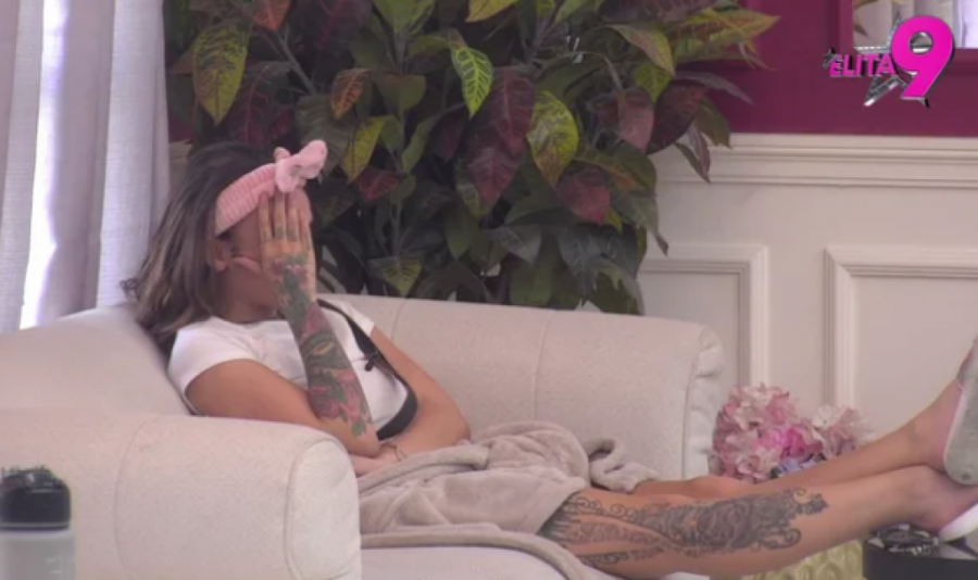 STRAVIČNA TORTURA! Bebica nasrće na Teodoru, njen VRISAK se prolomio "Elitom" - JAUCI uplašili sve!