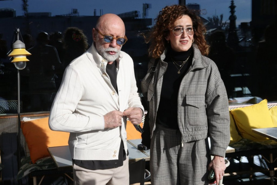 ZBOG HITA ZAMALO RAZVOD: Naša pevačica otkrila istinu iz porodičnog doma, Mina Kostić zakuvala ČORBU! (VIDEO)