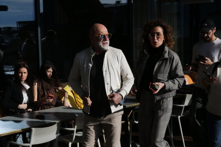 ZBOG HITA ZAMALO RAZVOD: Naša pevačica otkrila istinu iz porodičnog doma, Mina Kostić zakuvala ČORBU! (VIDEO)