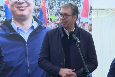 "PATOLOŠKI MRZE ŽENE!" Vučić o divljanju blokaderskih poslanika ispred Skupštine Srbije: GDE VIDE ŽENU, ONI JE TUKU, A JA TO PREZIREM!
