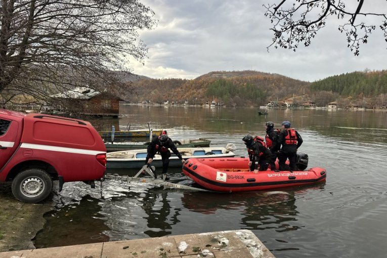Potraga za automobilom u jezeru Međuvršje