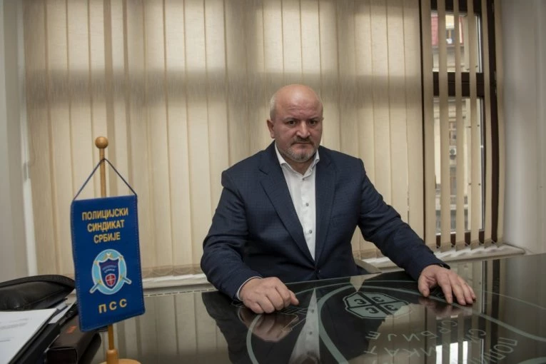 "PRESTANITE DA NAPADATE POLICIJU"! Predsednik Policijskog sindikata Srbije uputio apel blokaderima - VAŠE JE PRAVO DA ISKAZUJETE NEZADOVOLJSTVO, NAŠA OBAVEZA DA OBEZBEĐUJEMO JAVNI RED I MIR!