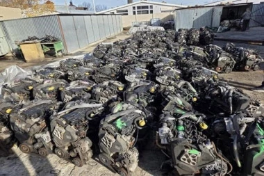 POLICIJA ZAPLENILA ORUŽJE, DROGU I STOTINE AUTOMOBILA! Lopovi ciljaju vozila, kao i mašine - VELIKA AKCIJA!