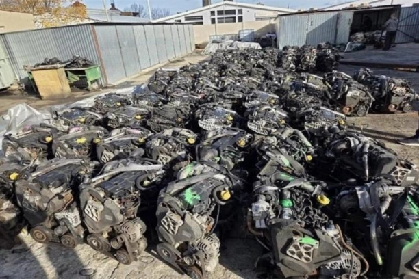 POLICIJA ZAPLENILA ORUŽJE, DROGU I STOTINE AUTOMOBILA! Lopovi ciljaju vozila, kao i mašine - VELIKA AKCIJA!