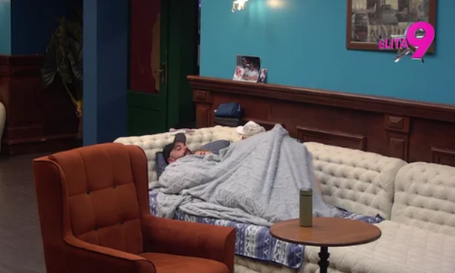 AKCIJA POD POKRIVAČEM NAKON BRUTALNOG OKRŠAJA: Aneli i Luka se srozali na samo dno, ove scene posle žurke zgrozile javnost!