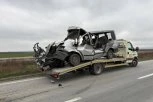 STRAVIČNA SAOBRAĆAJKA KOD RUME! Posle silovitog udara kombija, autobusa i automobila došlo do POŽARA, troje povređeno!