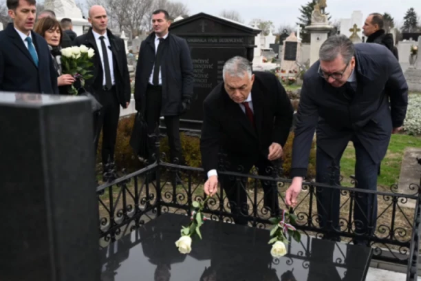 "Most poverenja, razumevanja i iskrene saradnje": Predsednik Vučić sa Orbanom odao počast ištvanu Pastoru (FOTO)