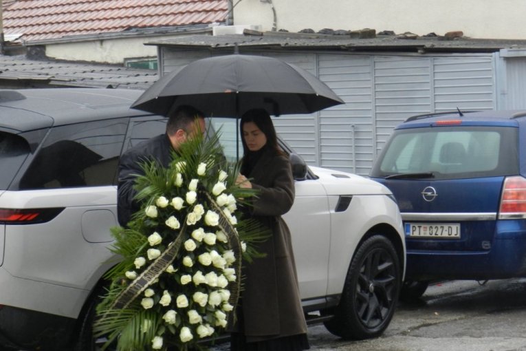 Milica na Ljiljaninoj sahrani