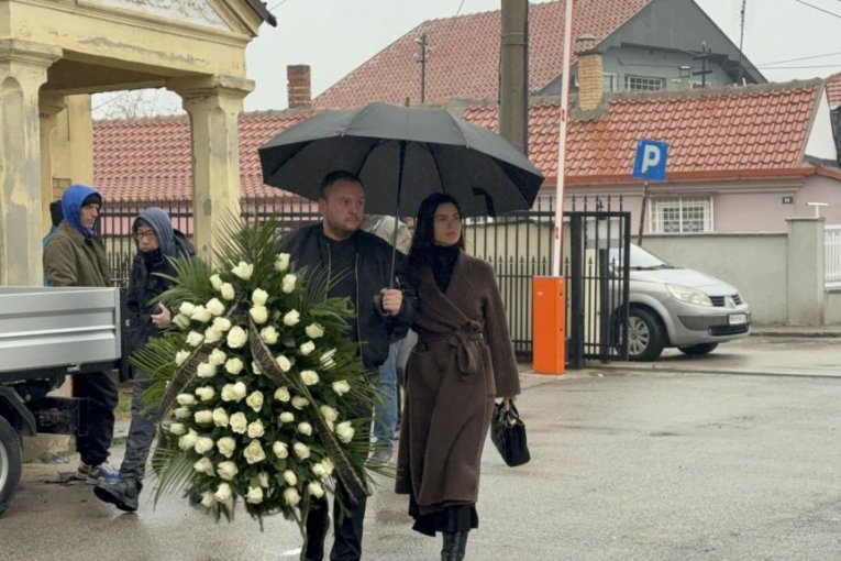 Milica na Ljiljaninoj sahrani