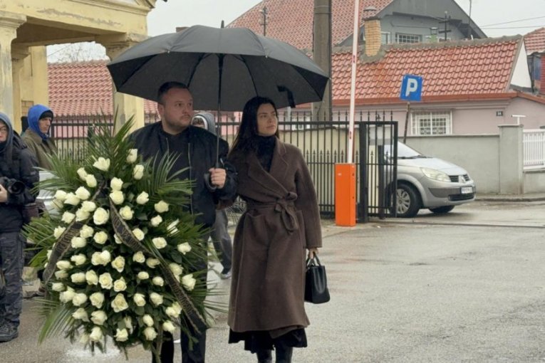 Milica na Ljiljaninoj sahrani