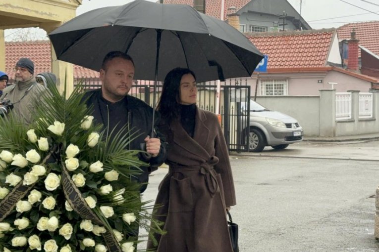 Milica na Ljiljaninoj sahrani