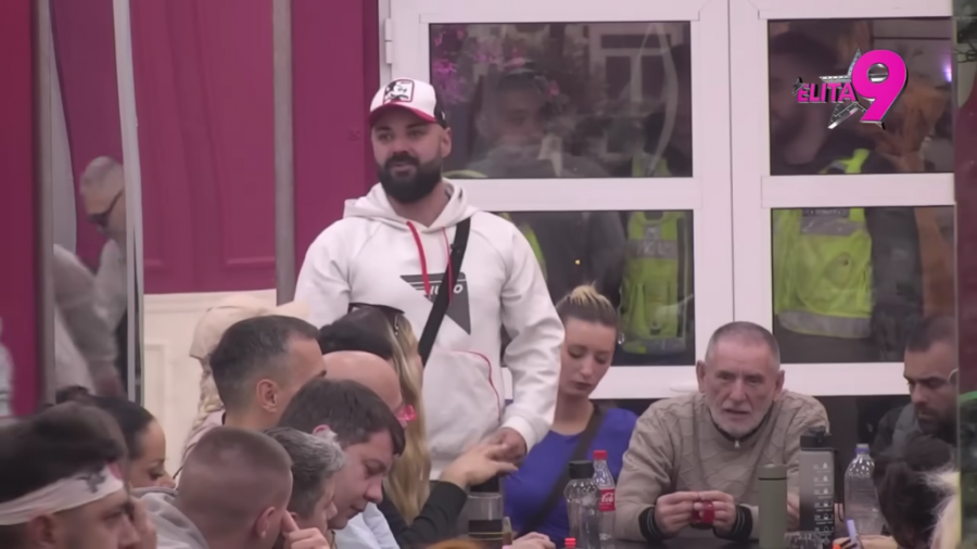 AUUU, KAKVO ZAKUCAVANJE! Luka NIKAD BURTALNIJE nije spustio Aneli, ČITAVA KUĆA ZANEMELA!