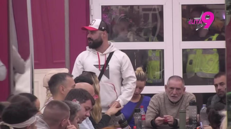 AUUU, KAKVO ZAKUCAVANJE! Luka NIKAD BURTALNIJE nije spustio Aneli, ČITAVA KUĆA ZANEMELA!