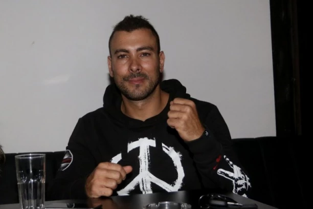 UHAPŠENI UROŠ ĆERTIĆ BIO U KOMBINACIJI S VODITELJKOM RTS! Ljubio preko 300 žena, a ONA mu je rodila dete!