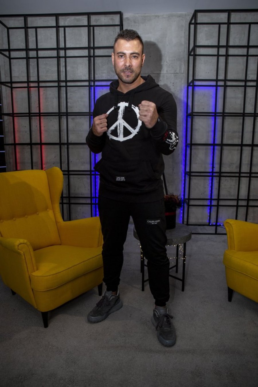 UROŠ ĆERTIĆ IZBAČEN IZ ZGRADE NA DORĆOLU! Zbog skandala reagovala i policija tad!