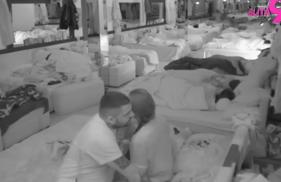 ŠOK-AKCIJA MAJE I ASMINA U CIK ZORE! Produkcija obelodanila ceo snimak, Durdžić sačekao da svi odu na spavanje, pa se uvukao Marinkovićevoj u KREVET!