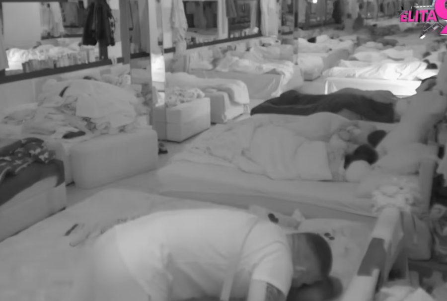 ŠOK-AKCIJA MAJE I ASMINA U CIK ZORE! Produkcija obelodanila ceo snimak, Durdžić sačekao da svi odu na spavanje, pa se uvukao Marinkovićevoj u KREVET!
