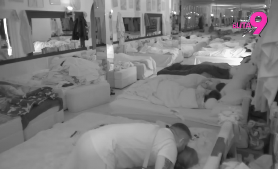 ŠOK-AKCIJA MAJE I ASMINA U CIK ZORE! Produkcija obelodanila ceo snimak, Durdžić sačekao da svi odu na spavanje, pa se uvukao Marinkovićevoj u KREVET!