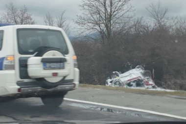 HOROR U KRAGUJEVCU! Jeziva saobraćajna nesreća kod Batočine: NAJMANJE JEDNA OSOBA POGINULA! (VIDEO)