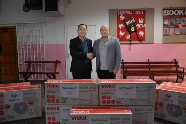 DONACIJA “POWER CHINA” DECI SURČINA! Kineska kompanija obradovala đake!