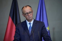 "OVO NIJE NAŠ RAT!" Merc POSLAO OŠTRU poruku Trampu, ovo mu se nikako neće dopasti!