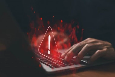 VELIKI AJATOLAH TE POSMATRA: Iran pet dana BEZ INTERNETA, država "orvelovski" LOVI one koji bi da se povežu sa svetom!