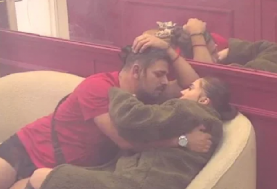 ZBOG OVE VRELE AKCIJE ĆE VAM POZLITI - Kamere zabeležile šta Bora Santana radi sa JEZIKOM!