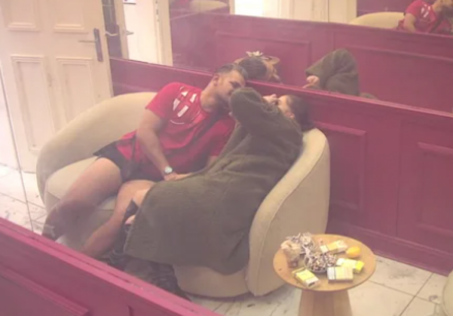 ZBOG OVE VRELE AKCIJE ĆE VAM POZLITI - Kamere zabeležile šta Bora Santana radi sa JEZIKOM!