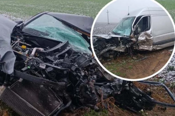 KOBNI SVINJOKOLJ, AUTO SMRVLJEN! Pogledajte šta je ostalo od automobila nakon tragedije u Laćarku - TELA OCA I ĆERKE (16) IZVUČENA IZ VOZILA, MAJKA SVEDOČILA TRAGEDIJI! (FOTO)