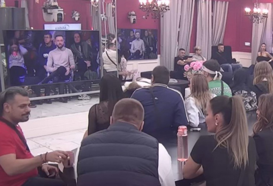 ASMIN VOLI GRUBO, POČEO JE DA MANIJAČI! Maja Marinković otkrila ŠTA SE DESILO NAKON POLJUPCA, Durdžić potvrdio - VOLIM SVE NA NJOJ!