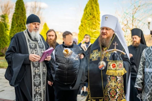 VLADIKA ČERKASKI TEODOSIJE PREBAČEN U BOLNICU U KRITIČNOM STANJU: Sumnja da je otrovan šokirala vernike