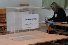 SADAŠNJA OPOZICIJA 2005. DONELA ZAKON KOJI DRŽAVNIM SLUŽBENICIMA ZABRANJUJE BAVLJENJE POLITIKOM! Izmislili da je opština Mionica dala otkaz njihovom kandidatu