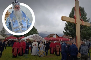 SRBI U BRATUNCU PODIŽU NOVI HRAM: Mitropolit Hrizostom osveštao zemljište na kome će nići svetinja posvećena Svetom Savi