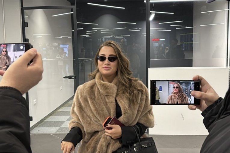 Milica Jokić na aerodormu