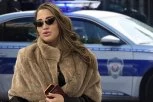 DRAMA! Policija HITNO reagovala zbog naše pevačice: OPKOLILI je na aerodromu i pratili je do hotela, tada je doživela NAPAD! (VIDEO)