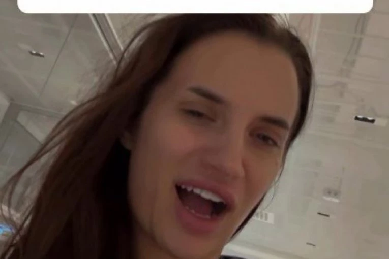 ŠTA SE DESILO BARBARI BOBAK?! Pevačica otkrila ŠOK-STANJE "ZUBI SU MI SE IZLIZALI" (FOTO)