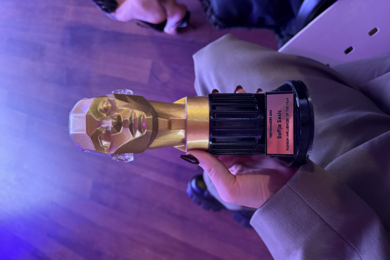 Sofija Šašić dobila nagradu za influenserku godine