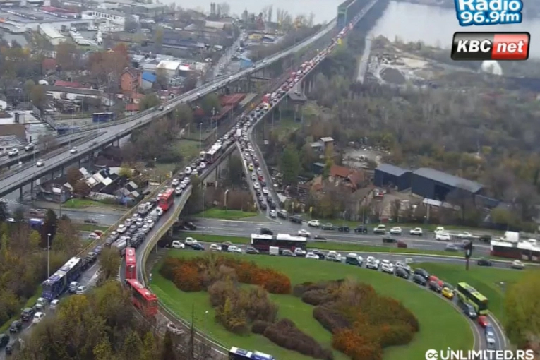 LANČANI SUDAR NA PANČEVCU! Stvaraju se ogromne gužve! (FOTO, VIDEO)