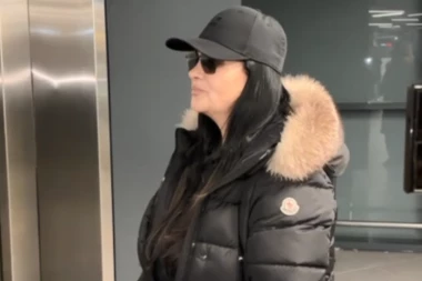 PEVAČICA PROGOVORILA O HAPŠENJU! Jana sletela u Beograd, otkrila sve O DRAMI KOJA JE ZADESILA NAŠE ZVEZDE - zanemela NA PITANJE O STOJI! (VIDEO)