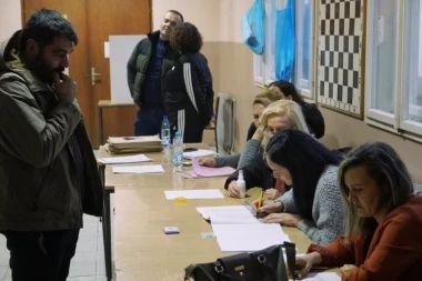 SNS UBEDLJIV U NEGOTINU:  Na 81 odsto obrađenih listića naprednjaci imaju 70,54 odsto