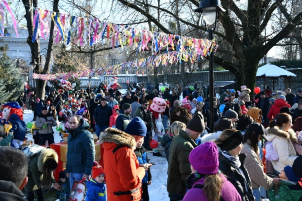 OTVORENE PRIJAVE ZA BESPLATNE NOVOGODIŠNJE PAKETIĆE ZA DECU SA SAVSKOG VENCA: Najmlađe očekuje veliko praznično iznenađenje