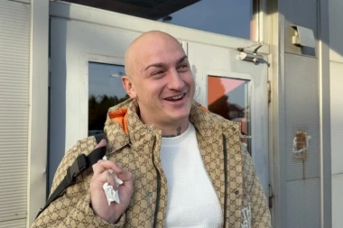 DESINGERICA NAJLAGANIJE OPLEO PO KOLEGAMA! Odgovorio Katarini Grujić: Ako ti nisam pevač, mogu da ti budem nešto drugo!